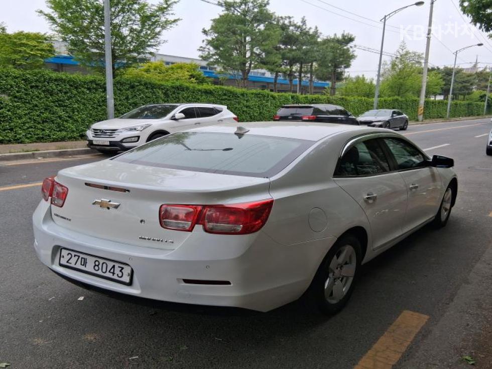 Chevrolet Malibu — miniaturë 4