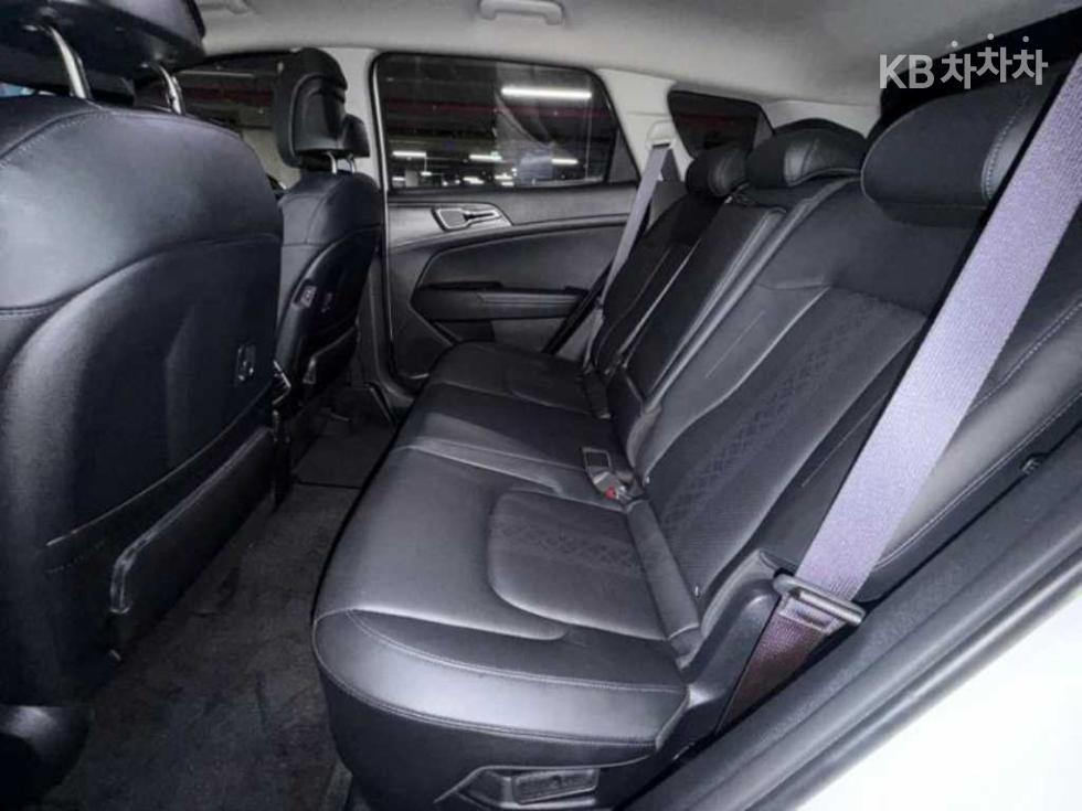 2022 - kia sportage