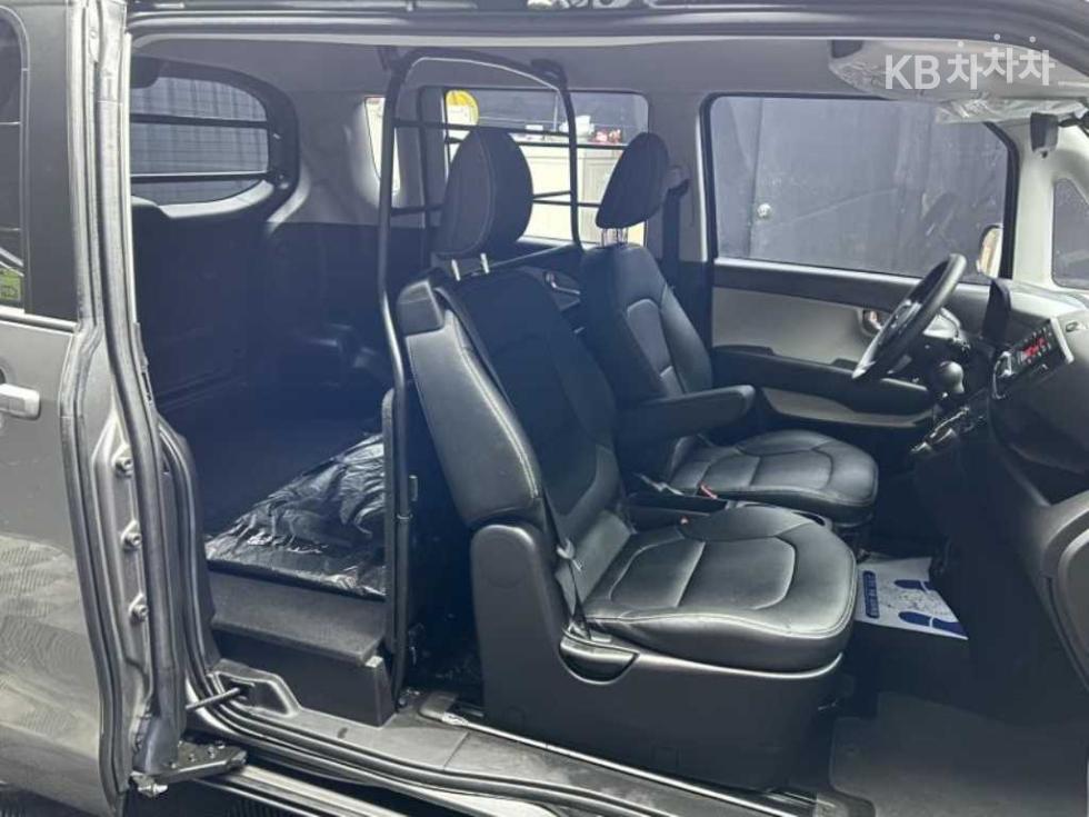 2023 - kia kia