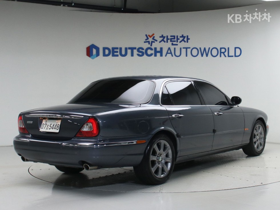 2005 - jaguar xj-8