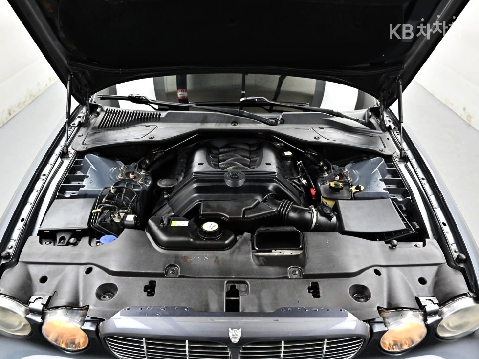 2005 - jaguar xj-8