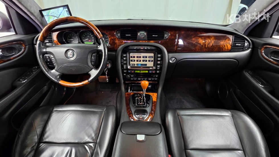 2005 - jaguar xj-8