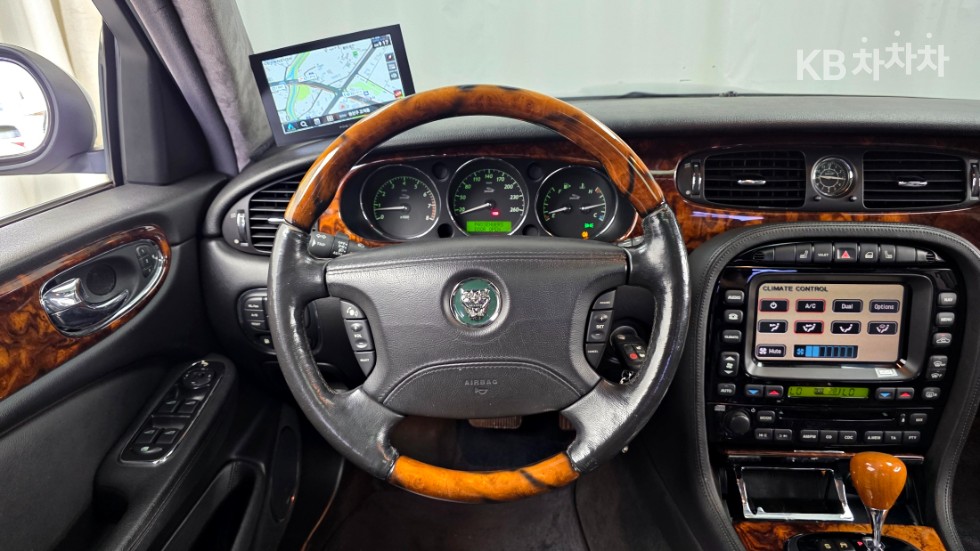 2005 - jaguar xj-8