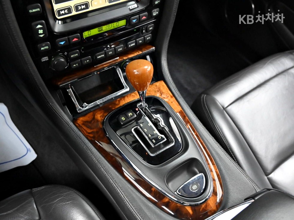 2005 - jaguar xj-8