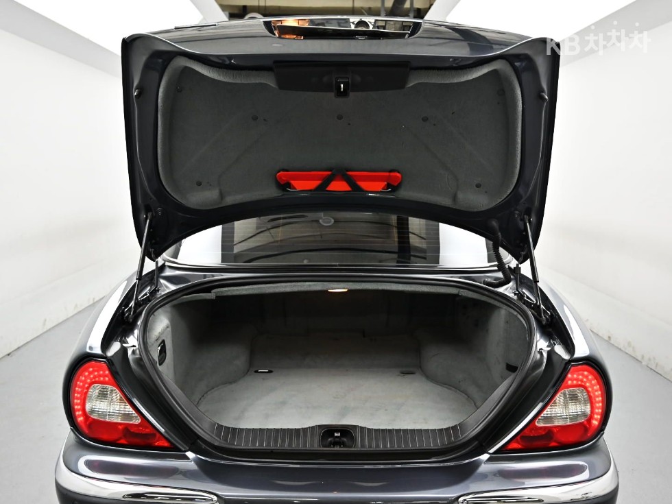 2005 - jaguar xj-8