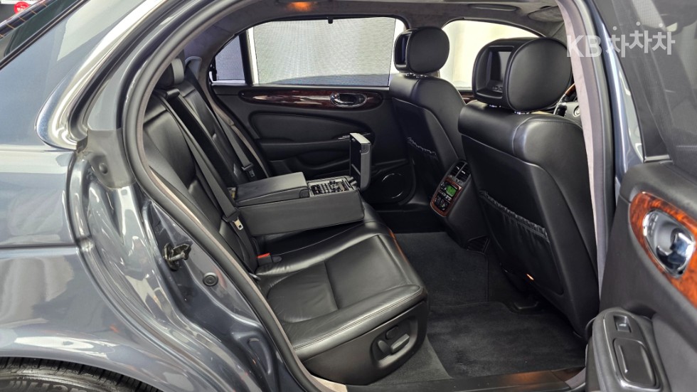 2005 - jaguar xj-8