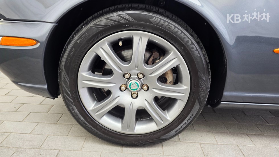 2005 - jaguar xj-8