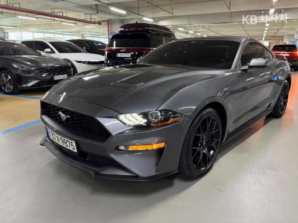 2022 ford mustang