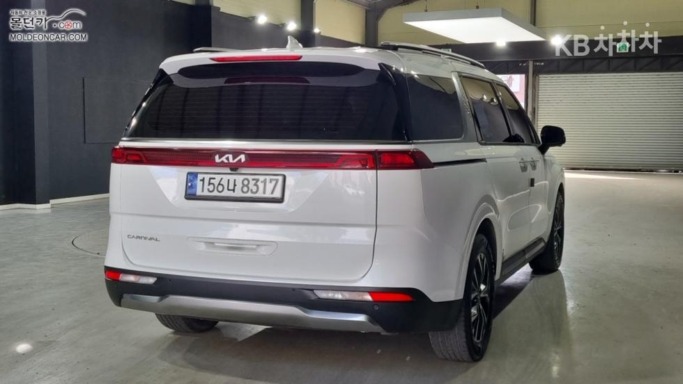 2022 - kia carnival