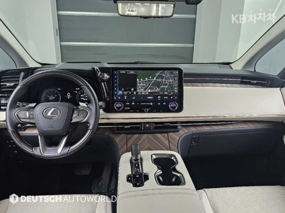 Lexus LM — miniaturë 7