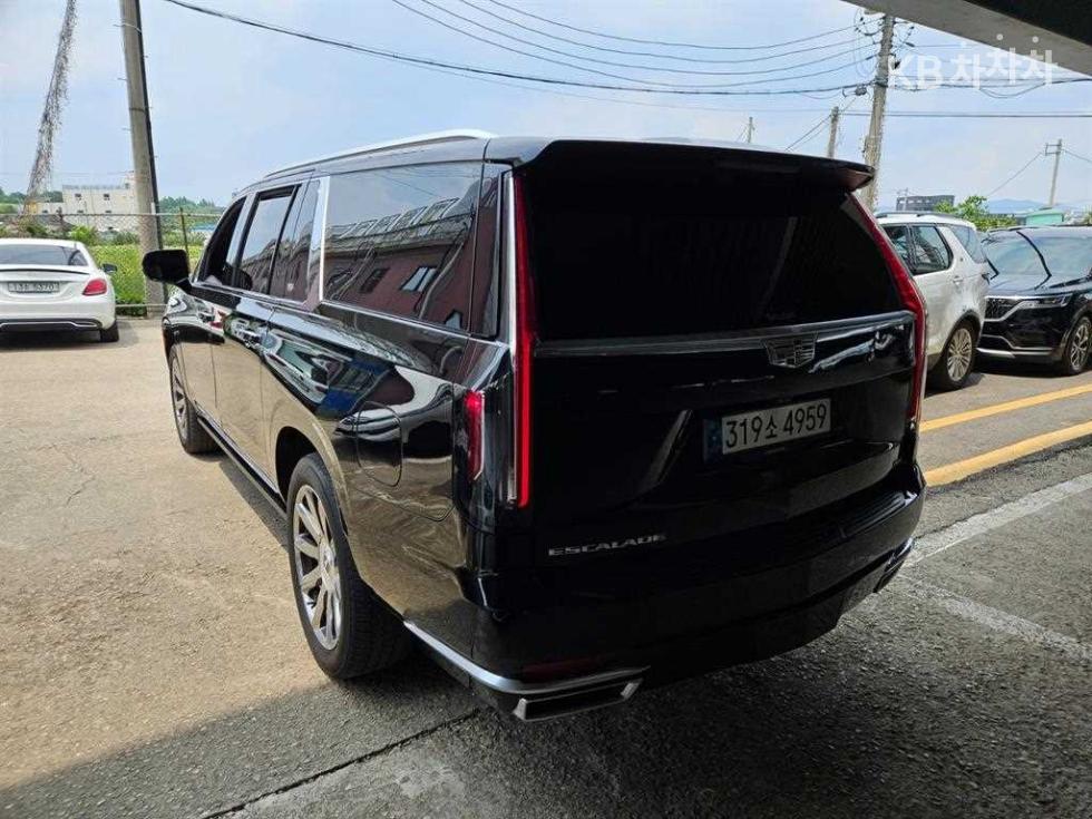 2021 Cadillac ESCALADE(5) photo