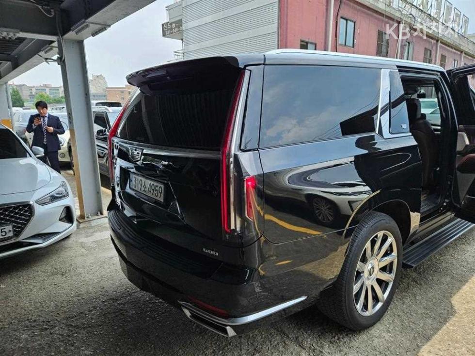 2021 Cadillac ESCALADE(5) photo