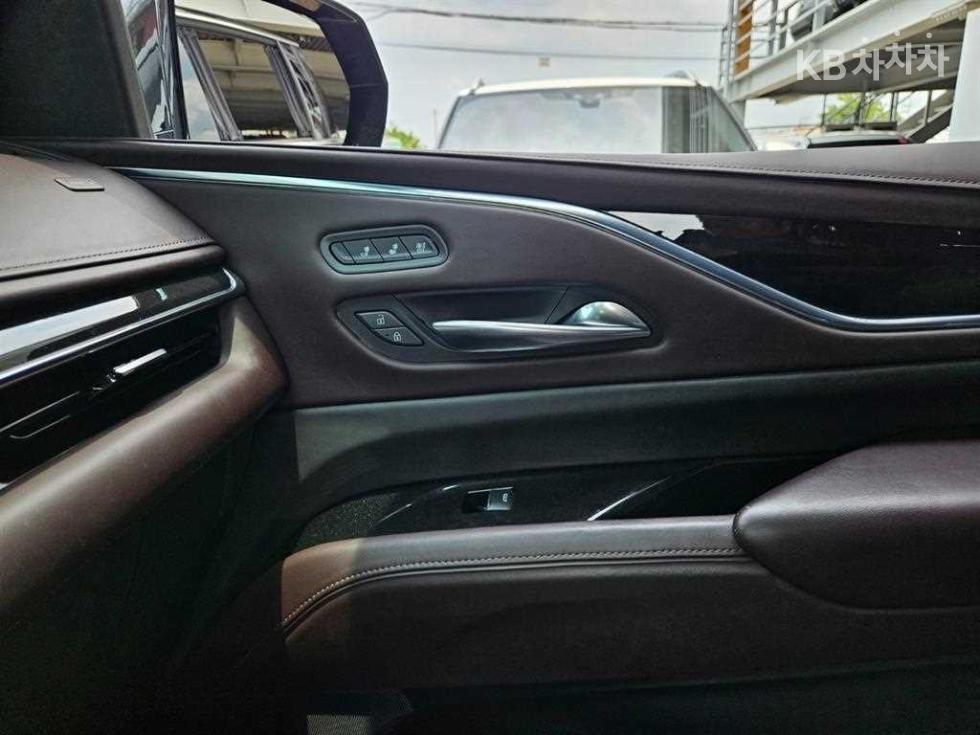 2021 Cadillac ESCALADE(5) photo