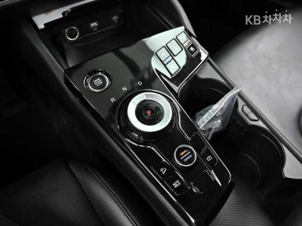 2023 - kia sportage
