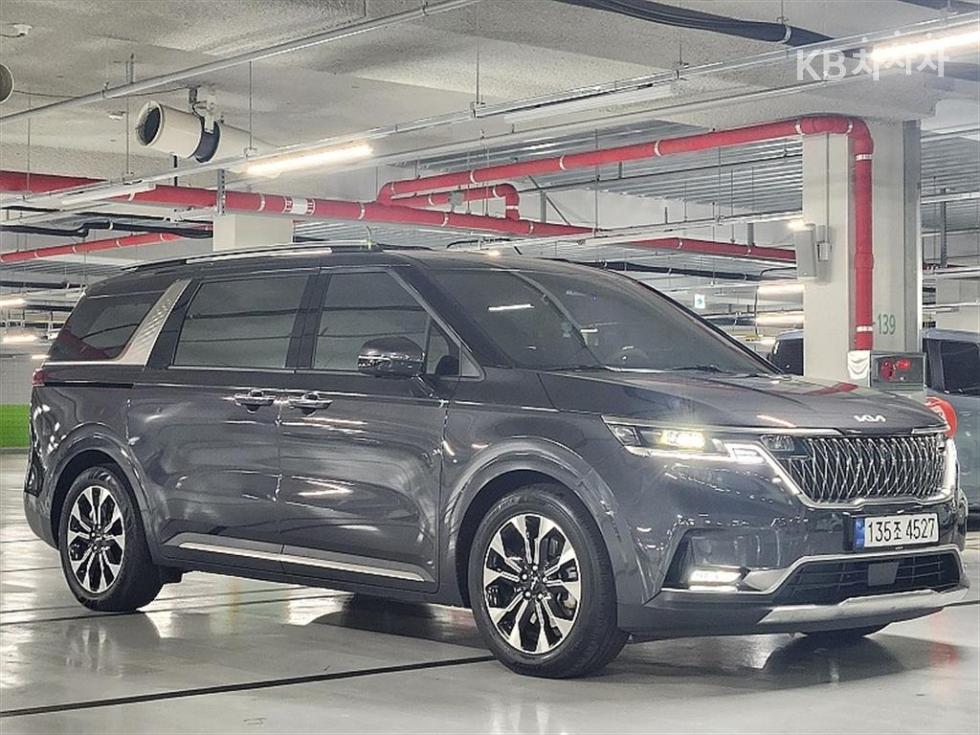 2023 - kia carnival