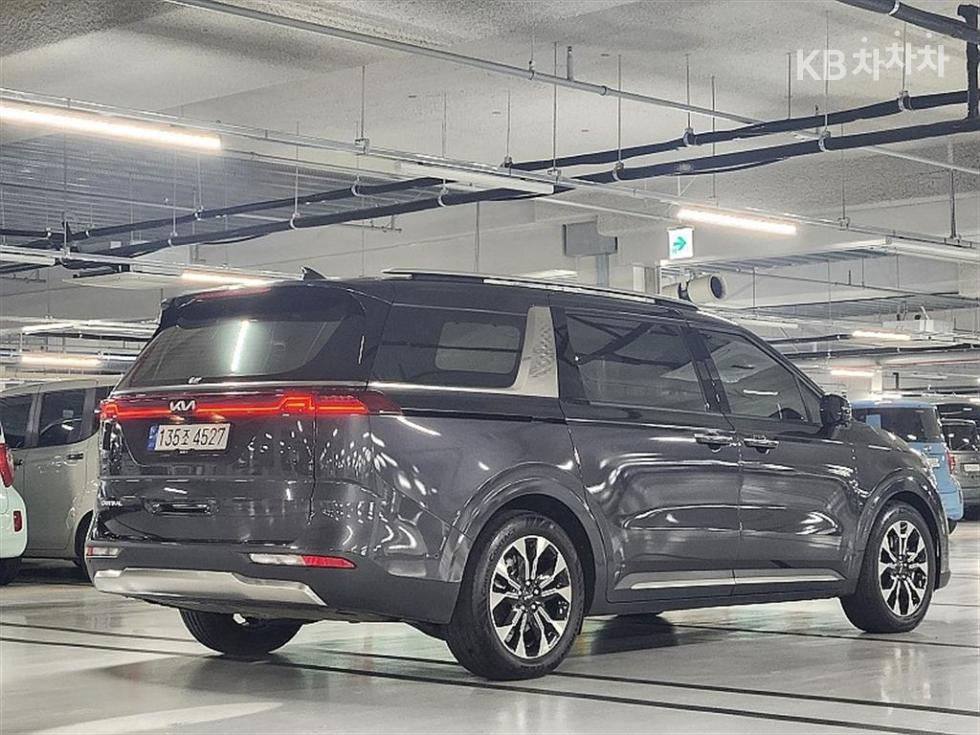 2023 - kia carnival