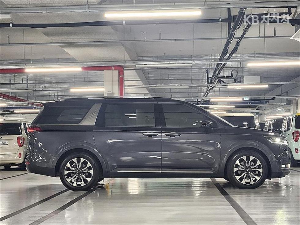 2023 - kia carnival