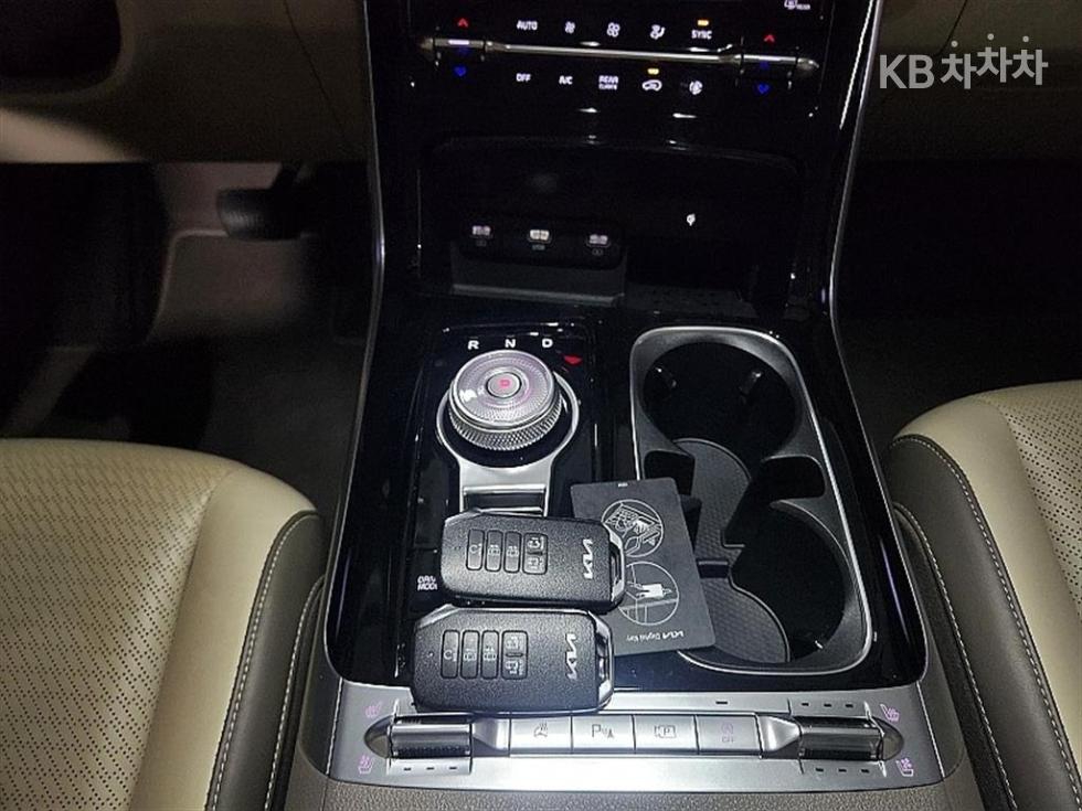 2023 - kia carnival