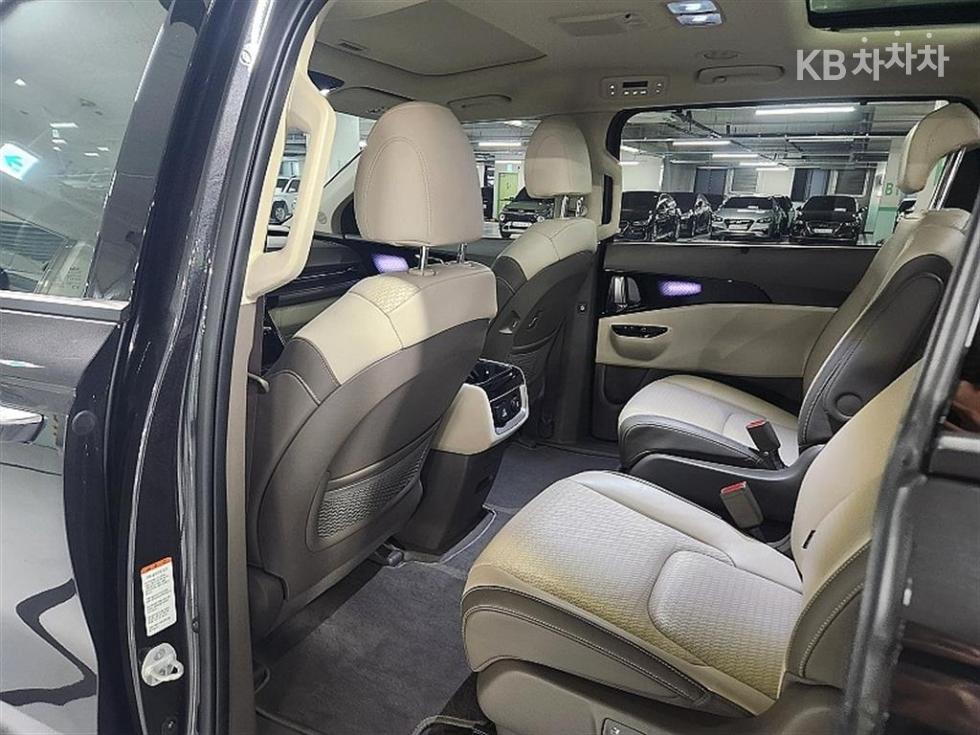 2023 - kia carnival