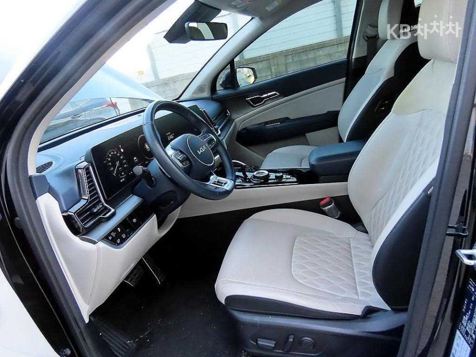 2023 - kia sportage