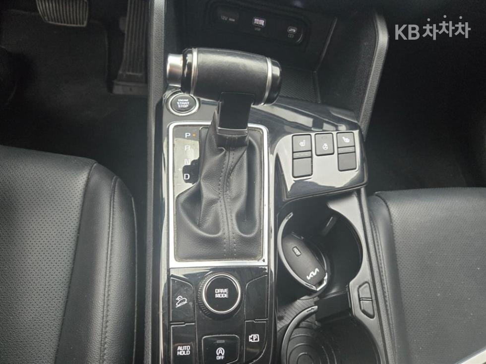 2022 - kia sportage