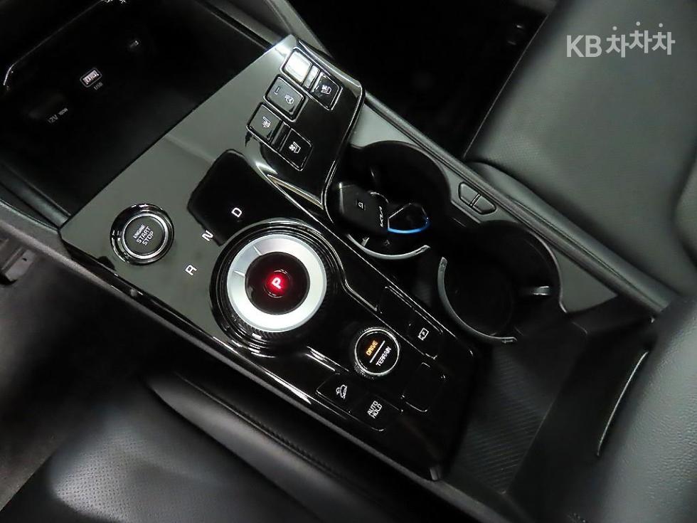 2023 - kia sportage