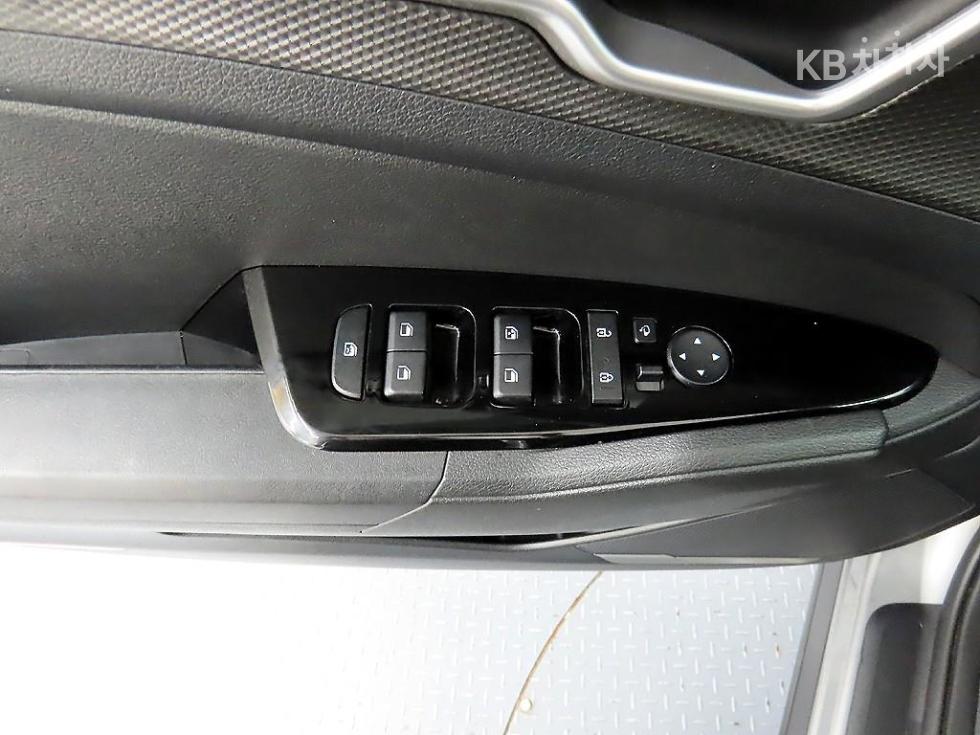 2023 - kia sportage