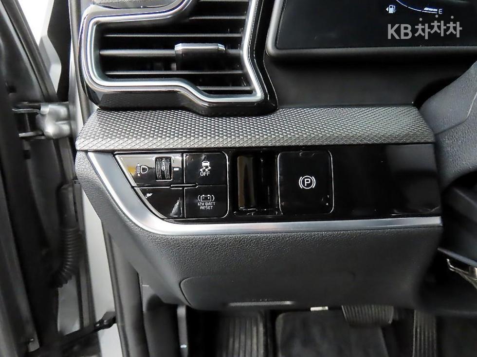 2023 - kia sportage