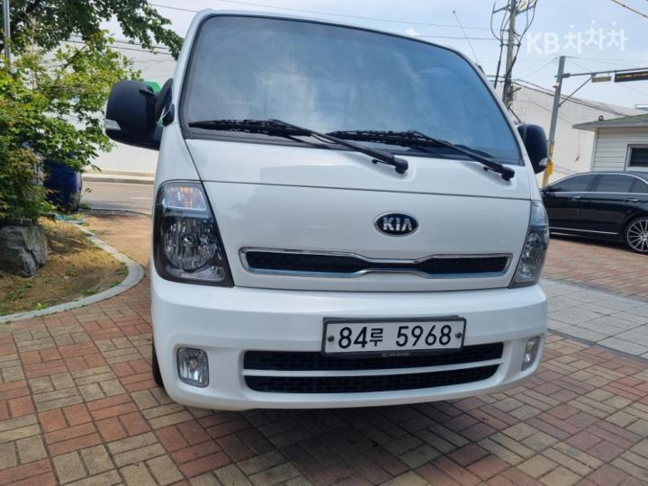Kia Bongo 3 1 ton extra long axle king cab LPI luxury