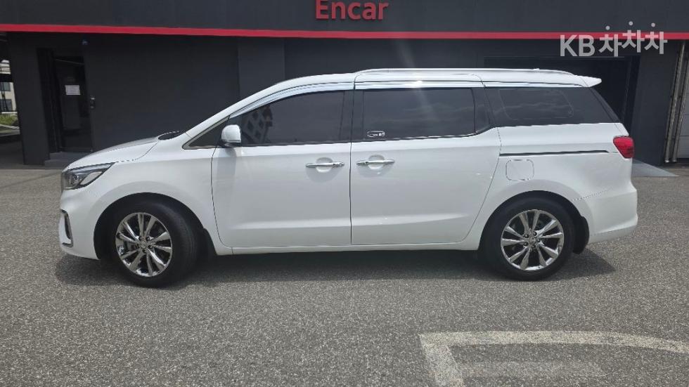 Kia Carnival — miniaturë 4