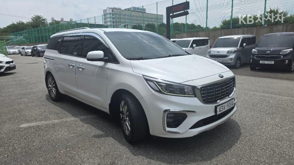 Kia Carnival — miniaturë 3