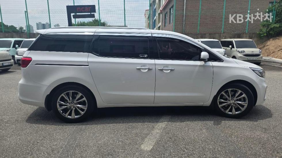 Kia Carnival — miniaturë 5