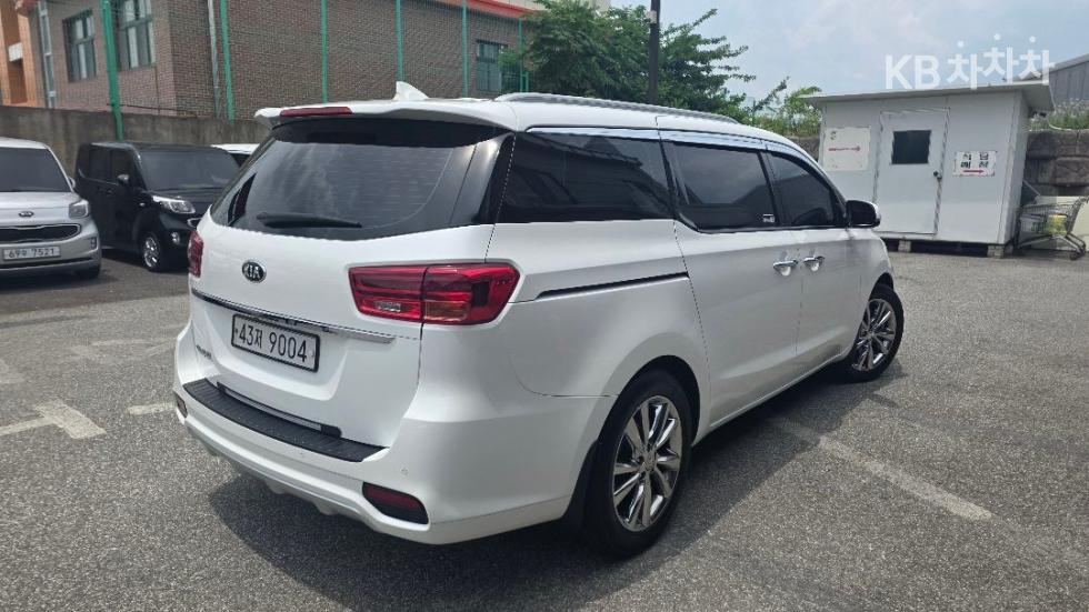 Kia Carnival — miniaturë 6