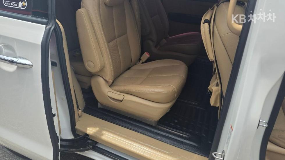Kia Carnival — miniaturë 11
