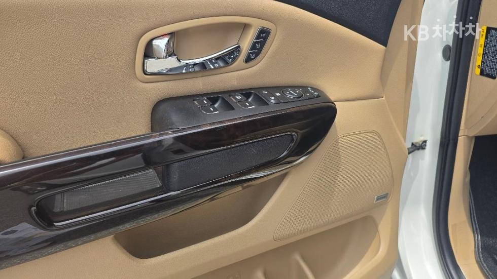 Kia Carnival — miniaturë 14