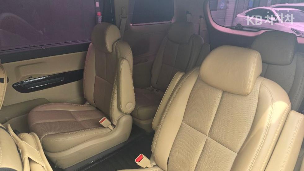 Kia Carnival — miniaturë 15