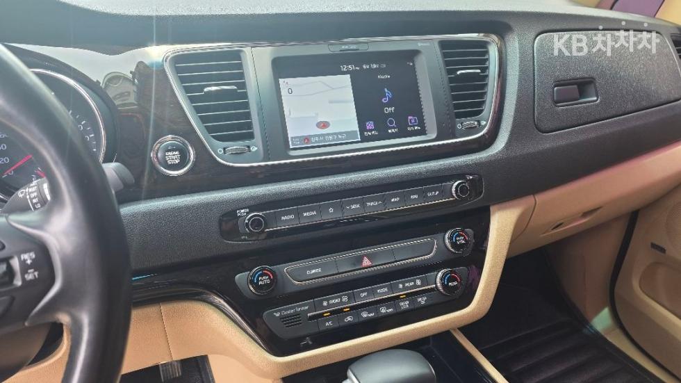 Kia Carnival — miniaturë 19