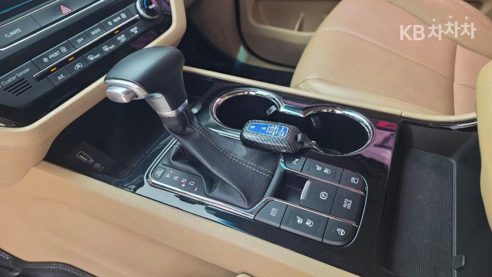 Kia Carnival — miniaturë 17