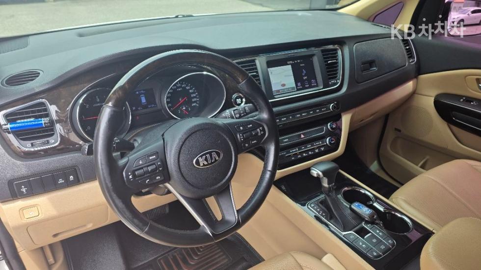 Kia Carnival — miniaturë 18