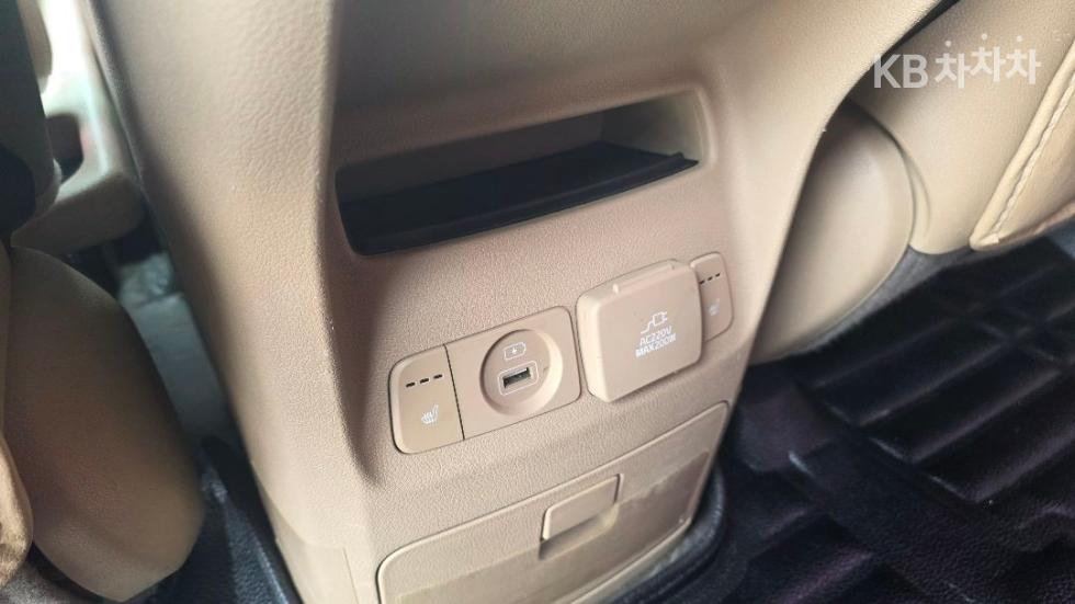 Kia Carnival — miniaturë 16