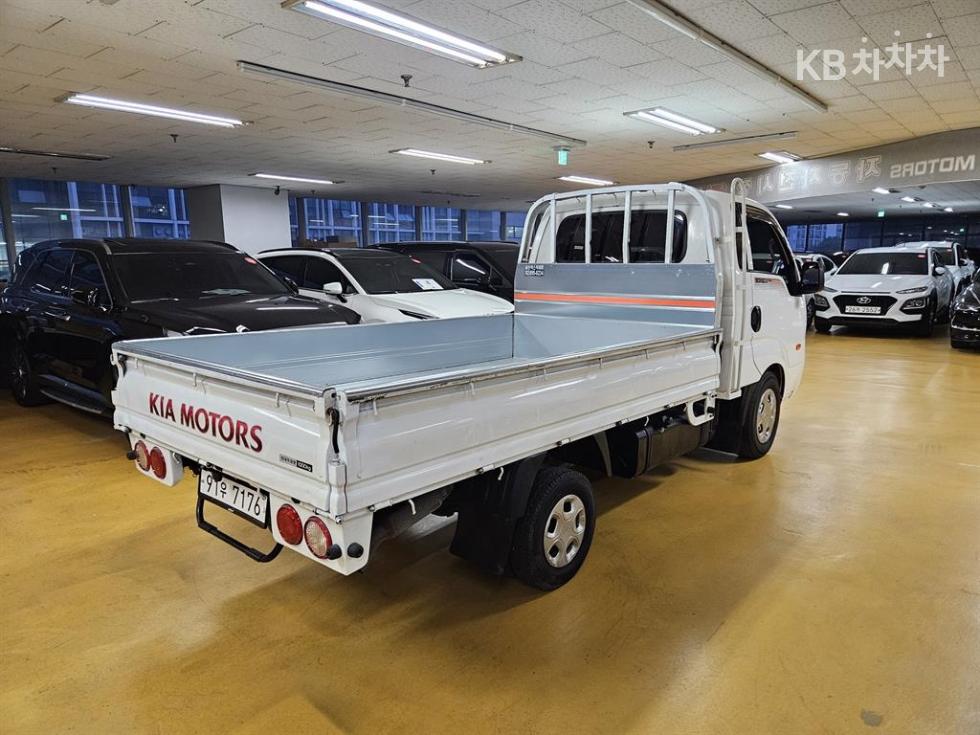 2016 - kia bongo iii
