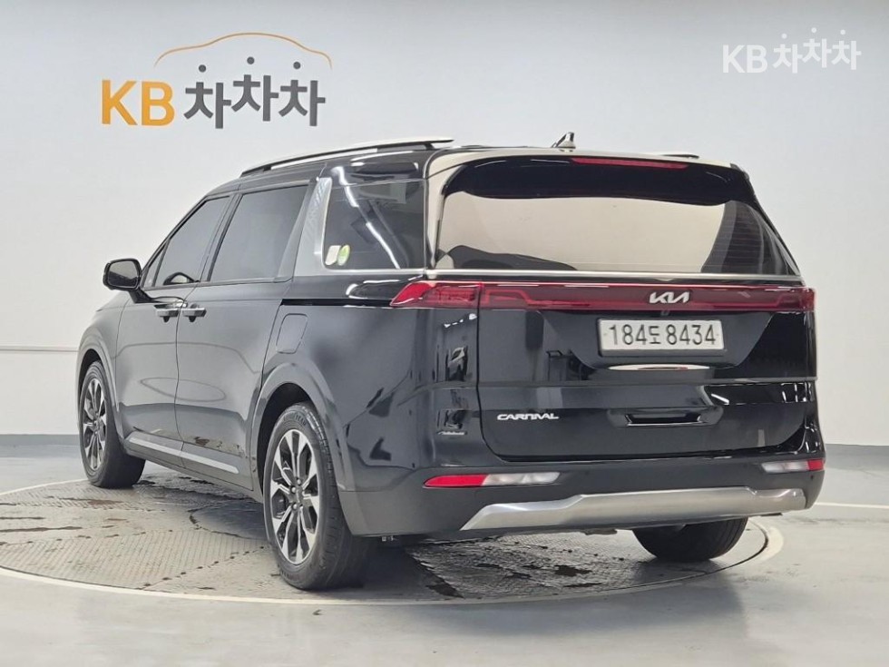 2023 - kia carnival