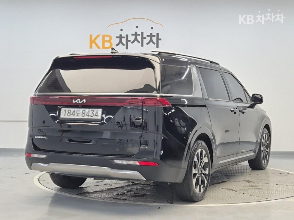 2023 - kia carnival