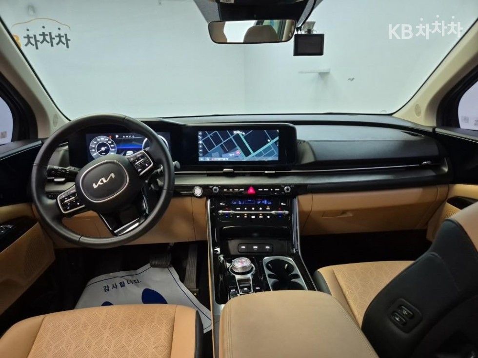 2023 - kia carnival