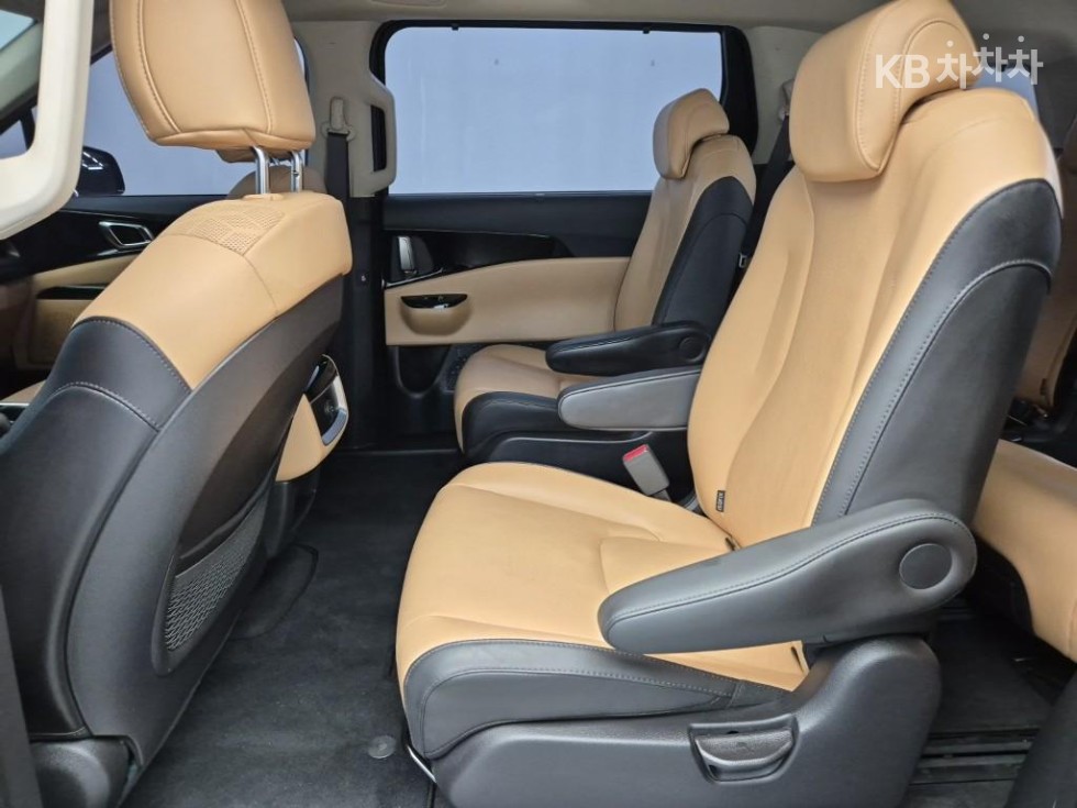 2023 - kia carnival