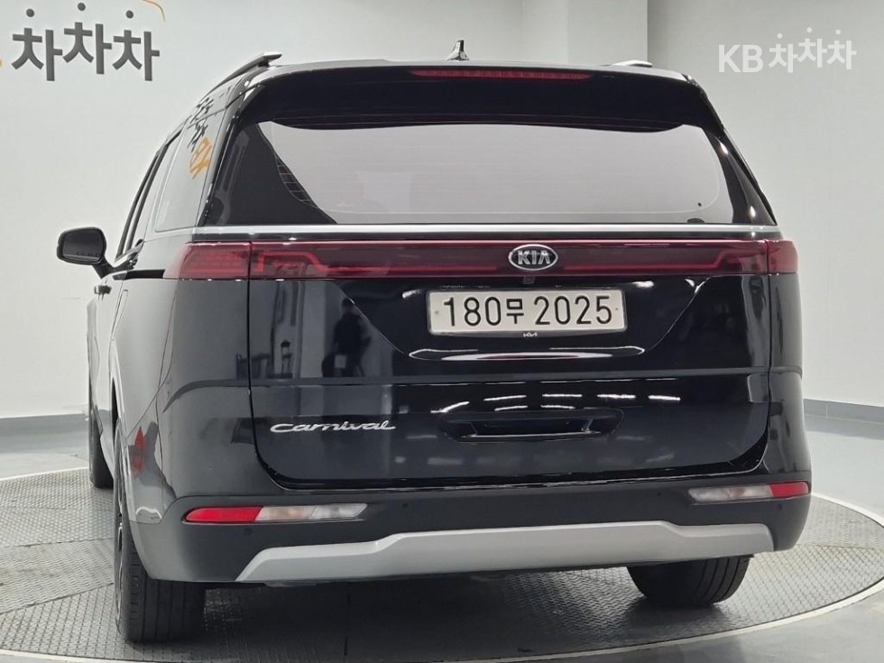 2021 - kia carnival