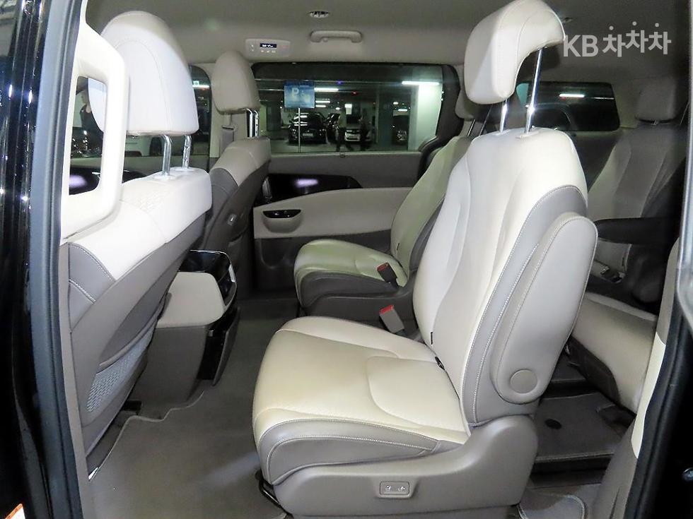 2022 - kia carnival
