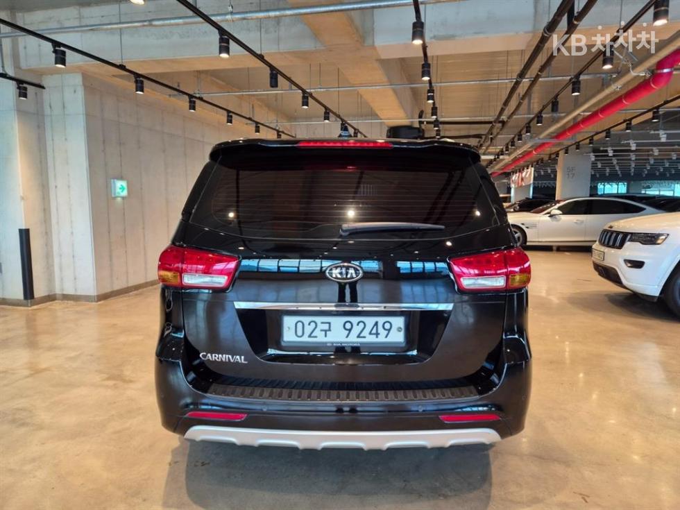 2018 - kia carnival