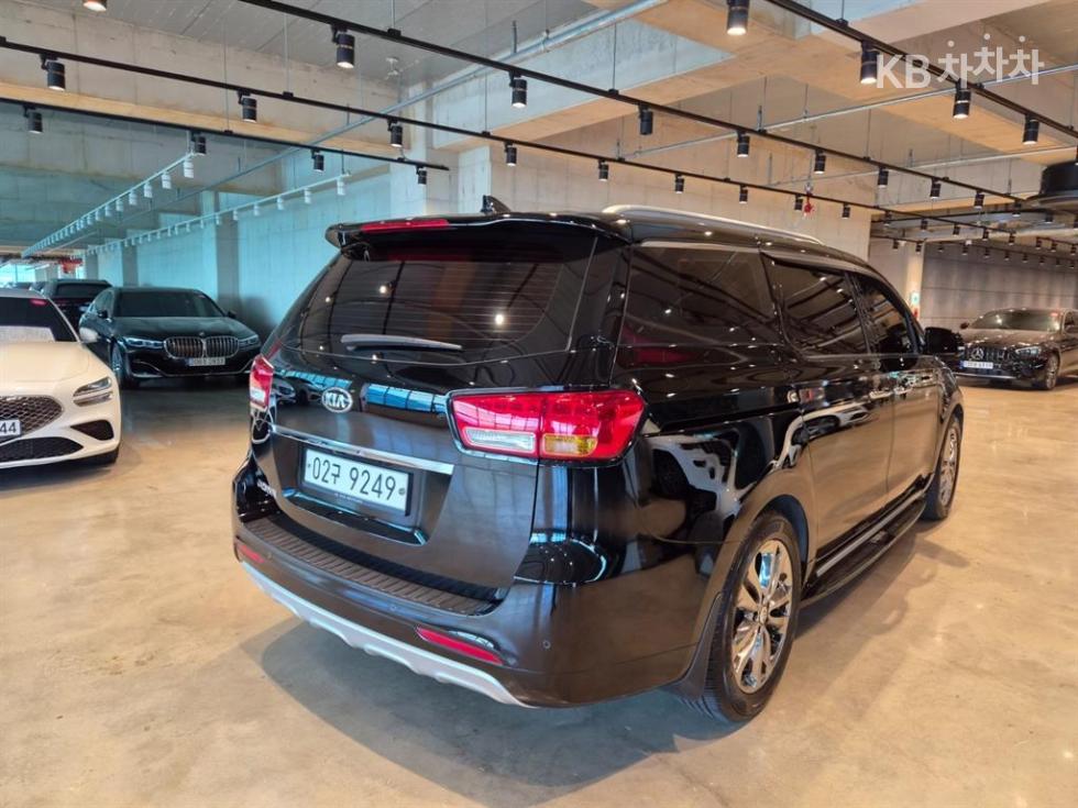 2018 - kia carnival
