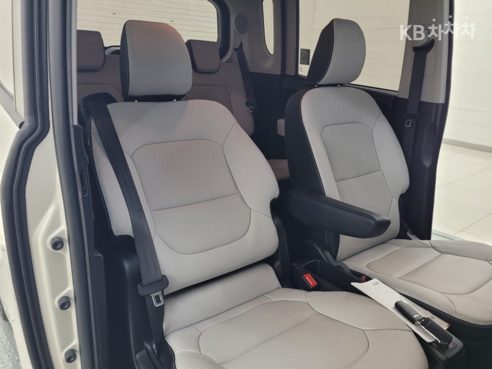2025 - kia kia